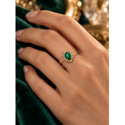 Pre Owned 18ct Emerald and Diamond Cluster Ring ZC42